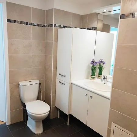 Bright And Fully Renovated Studio In
